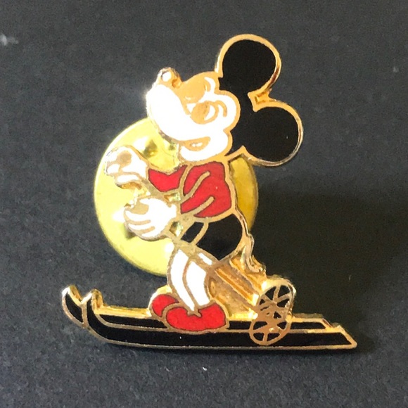 Mickey Mouse skiing ski pin - Picture 2 of 5